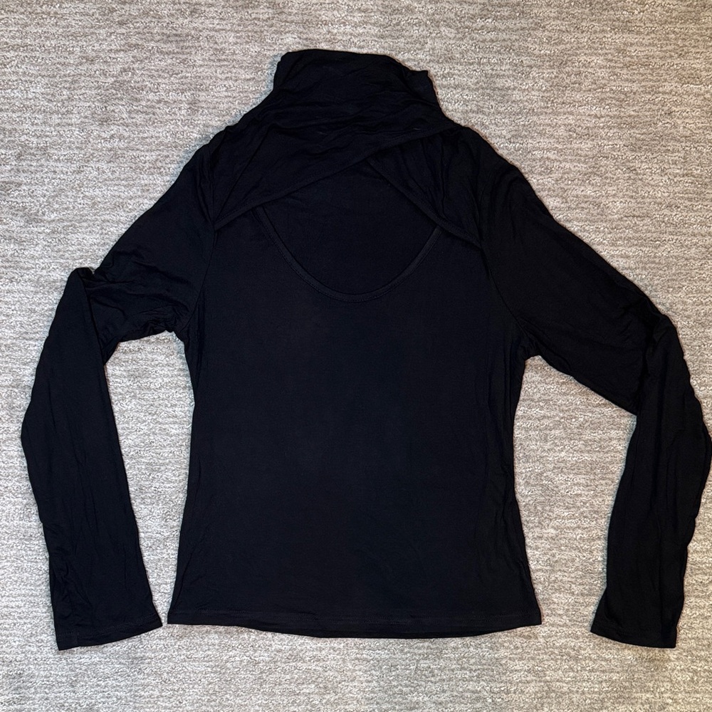 ROMWE Black Long Sleeve Women's Top (With Chest Opening)